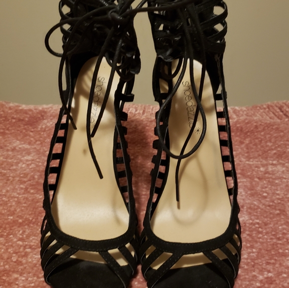 Black shoes - Picture 1 of 3